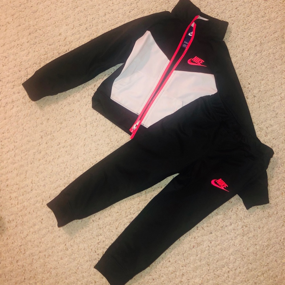 Nike toddler jogger set